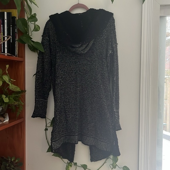 Sweater - Picture 2 of 3